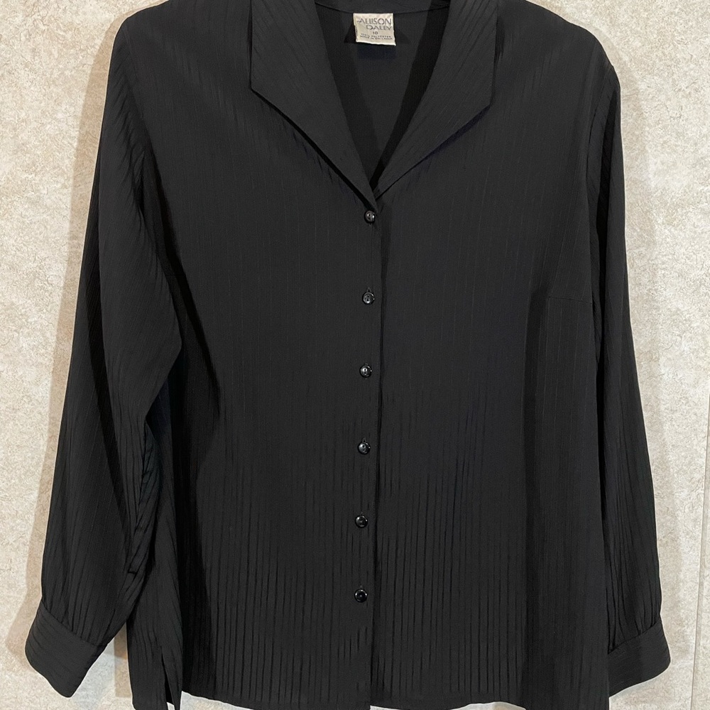 Curvy black vertical stripe button down top 18